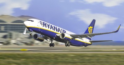 Ryanair vs Wizz Air - która linia lotnicza jest bardziej opłacalna?
