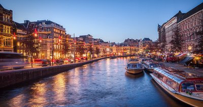 Amsterdam na weekend: kanały, muzea i lokalne przysmaki